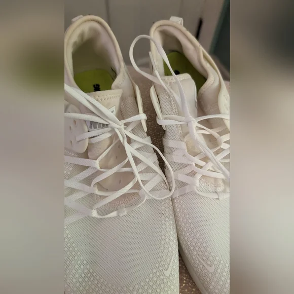 NIKE FREE WOMEN'S TRAINING SHOE SIZE 12 METALLIC SILVER/WHITE - Picture 7 of 8